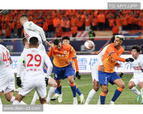 2014年中超经典对决上港与恒大激情碰撞引发的足球盛宴回顾